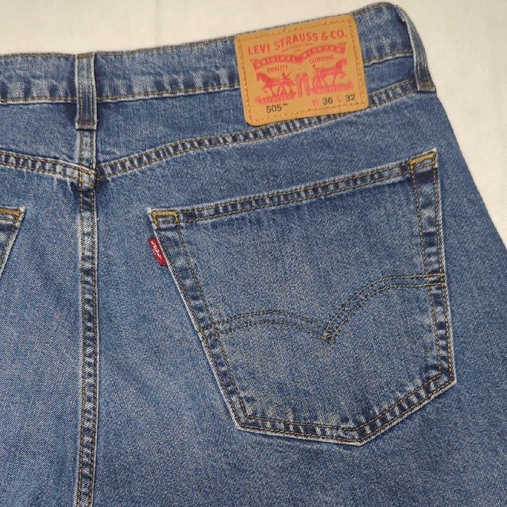 Levi's 505‎ Straight Leg Medium Wash Mens Jeans Size 36
